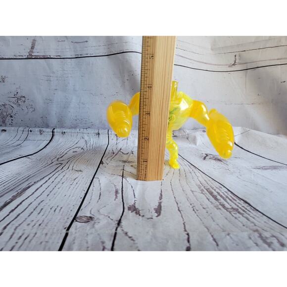 McDonald's Ben 10 armodrillo Ultimate Alien 2011 toy figure - Picture 5 of 7